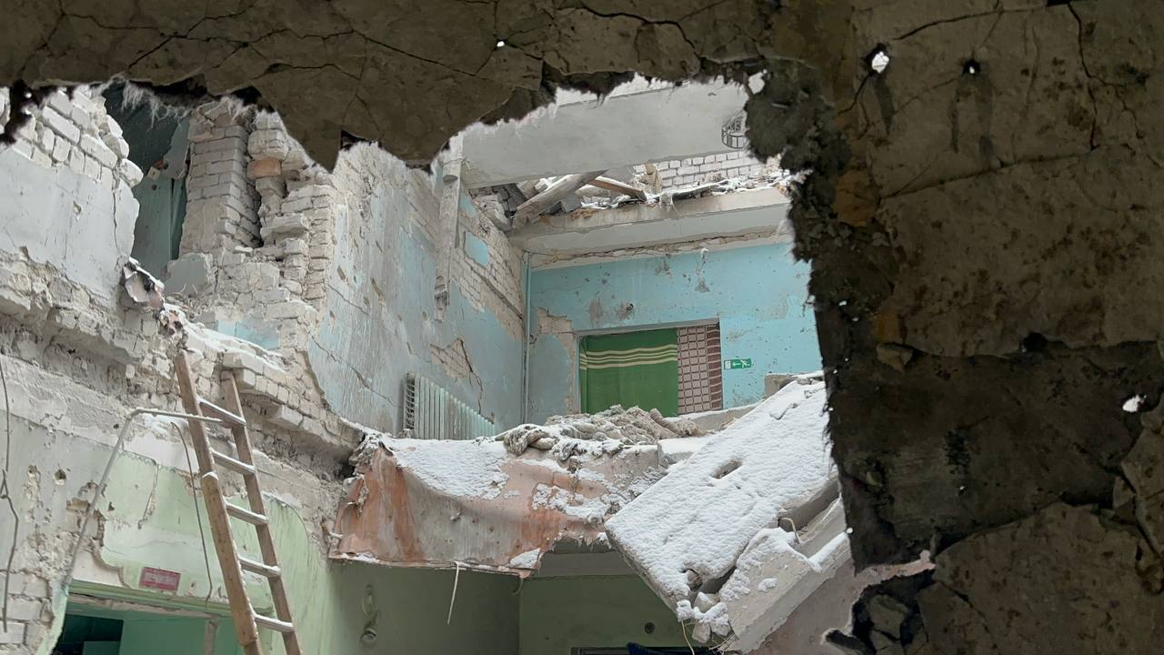 Анна Кузнецова: Проезжая Первомайск не могла не зайти в госпиталь, где бывали не раз. Госпиталь простоял 50 лет и был... Анна Кузнецова: Проезжая Первомайск не могла не зайти в госпиталь, где бывали не раз. Госпиталь простоял 50 лет и был...