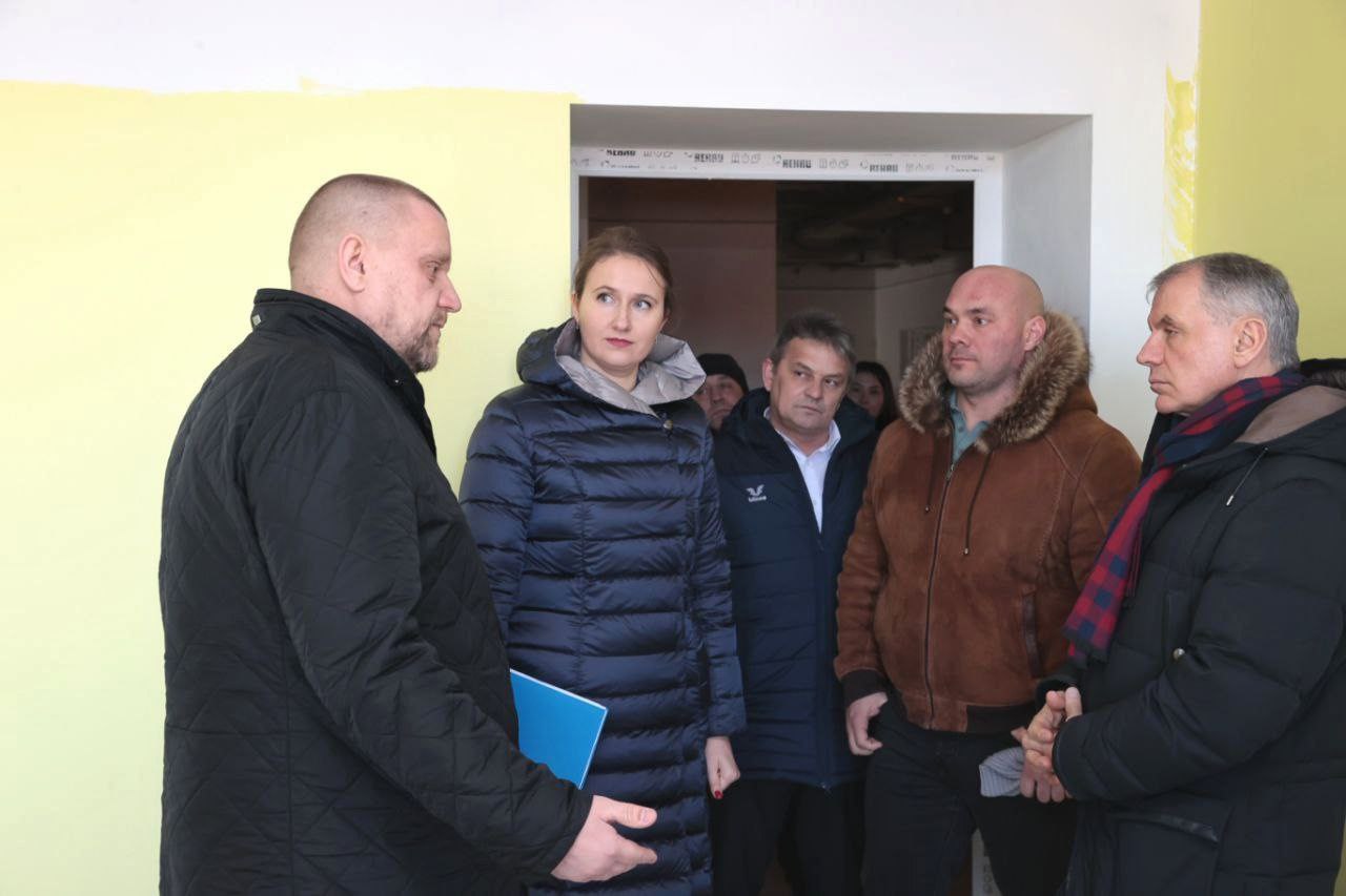 Владимир Константинов: В Первомайской центральной районной больнице в 2022 году прошёл капитальный ремонт детской и взрослой поликлиник, в 2023 году будут завершены работы в корпусе стационара Владимир Константинов: В Первомайской центральной районной больнице в 2022 году прошёл капитальный ремонт детской и взрослой поликлиник, в 2023 году будут завершены работы в корпусе стационара
