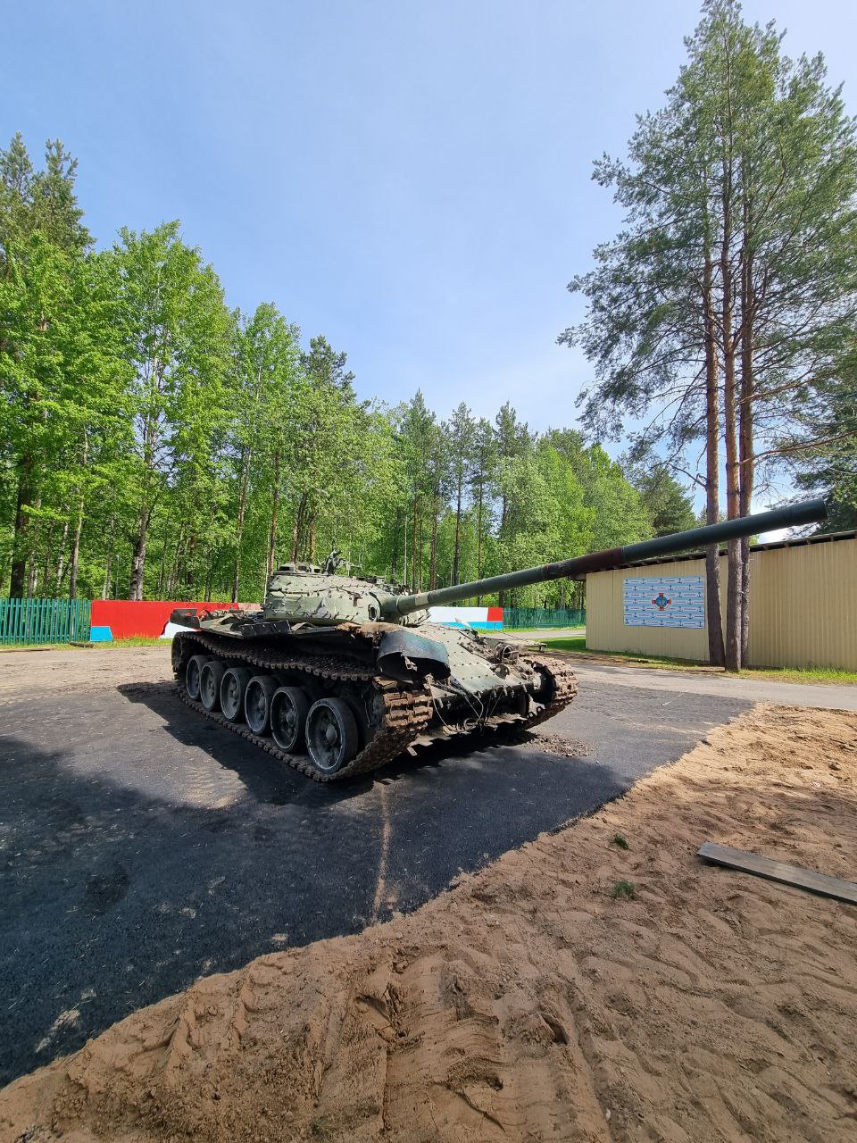 Состоялась передача военной техники – танка Т — 72Е вологодской кадетской школе «Корабелы Прионежья» из экспозиции выставки «Фашизм. Невыученные уроки истории. Связь времен», расположенной на территории музея-заповедника «Прорыв блокады Ленинграда»