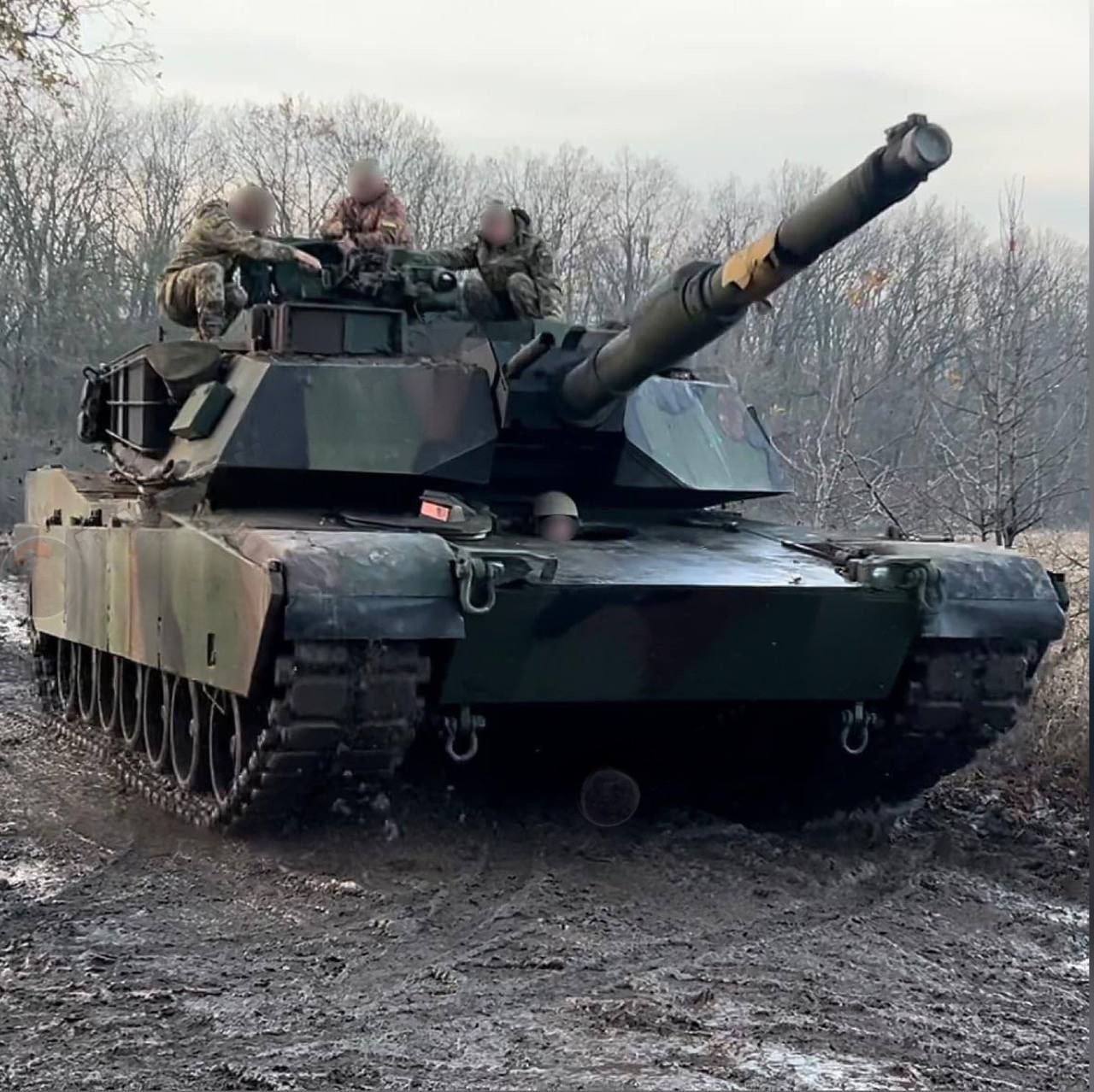 Юрий Котенок: Украинские паблики публикуют фотографии американских «Абрамсов», сделанные в прифронтовой зоне