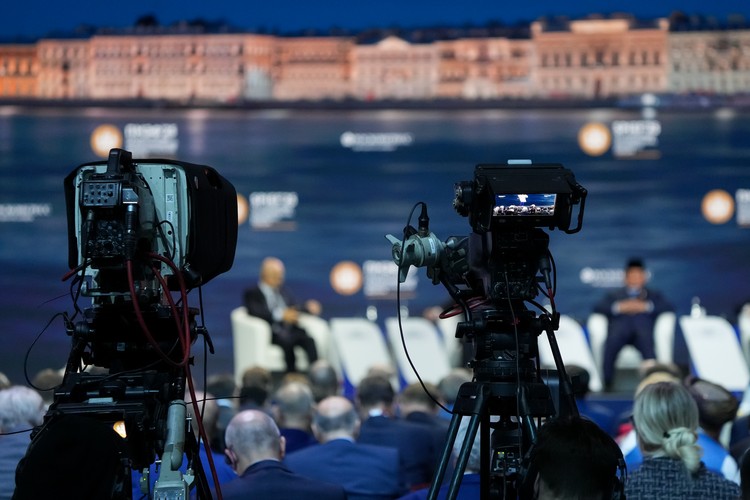 «Не берите чужое!»: иностранцы на ПМЭФ высказались о выступлении Путина